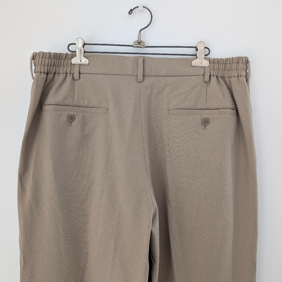 NWT Uniqlo Men's Beige Pleated Wide Pants ~ Size XL - Picture 6 of 9